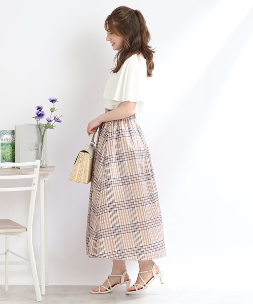 couture brooch（クチュールブローチ）の「◆【きちんと感のある着映えカットソー】ケープ風デザインTOPS（Tシャツ/カットソー・レディース・オフホワイト/ブラック・42/40/38/36）」の4枚目の写真