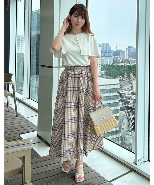 couture brooch（クチュールブローチ）の「◆【きちんと感のある着映えカットソー】ケープ風デザインTOPS（Tシャツ/カットソー・レディース・オフホワイト/ブラック・42/40/38/36）」の11枚目の写真