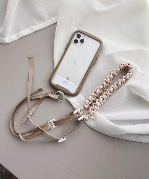 fredy emue（フレディエミュ）の「平編みスマホショルダーストラップ（スマホグッズ・レディース・ネイビー/ブラック/オフホワイト/カーキ・FREE）」の2枚目の写真