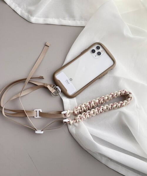 fredy emue（フレディエミュ）の「平編みスマホショルダーストラップ（スマホグッズ・レディース・ネイビー/ブラック/オフホワイト/カーキ・FREE）」の5枚目の写真