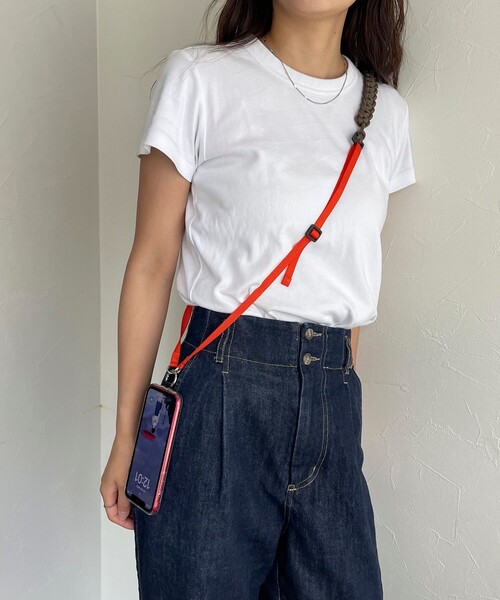 fredy emue（フレディエミュ）の「平編みスマホショルダーストラップ（スマホグッズ・レディース・ネイビー/ブラック/オフホワイト/カーキ・FREE）」の9枚目の写真