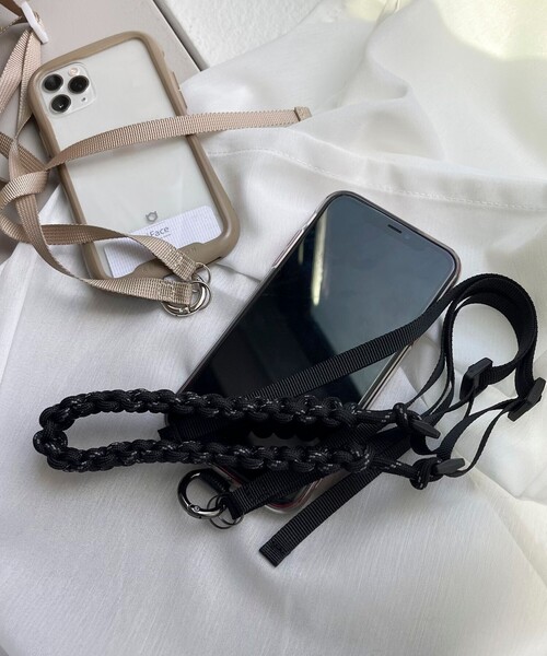 fredy emue（フレディエミュ）の「平編みスマホショルダーストラップ（スマホグッズ・レディース・ネイビー/ブラック/オフホワイト/カーキ・FREE）」の10枚目の写真