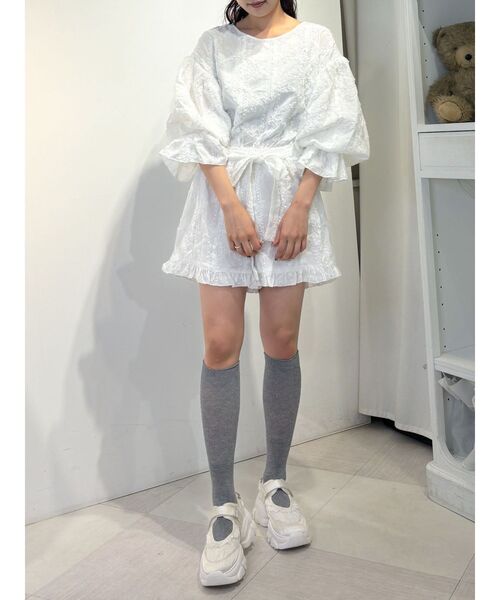 merry jenny（メリージェニー）の「fluffy flower ミニオールインワン（つなぎ/オールインワン・レディース・ブラック/オフホワイト・FREE）」の6枚目の写真