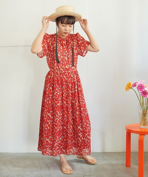 Dot&Stripes CHILD WOMAN(ドットアンドストライプス チャイルドウーマン)の「チューリッププリント プリーツ半袖ワンピース(ワンピース・レディース・レッド/ブラック・FREE)」の5枚目の写真