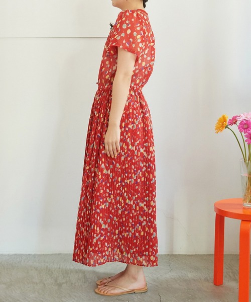Dot&Stripes CHILD WOMAN(ドットアンドストライプス チャイルドウーマン)の「チューリッププリント プリーツ半袖ワンピース(ワンピース・レディース・レッド/ブラック・FREE)」の19枚目の写真