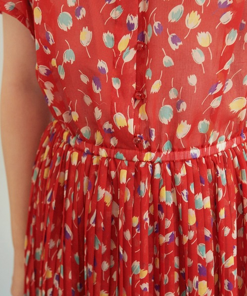 Dot&Stripes CHILD WOMAN(ドットアンドストライプス チャイルドウーマン)の「チューリッププリント プリーツ半袖ワンピース(ワンピース・レディース・レッド/ブラック・FREE)」の12枚目の写真