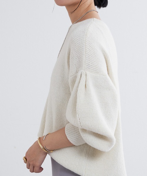 SHENERY（シーナリー）の「袖タックニット（ニット/セーター・レディース・オフホワイト/グレー・FREE）」の3枚目の写真