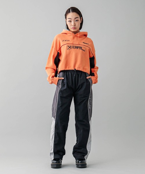 X-girl(エックスガール)の「CONTRAST PIPING CROPPED HOODIE(パーカー・レディース・ブラック/オレンジ/ホワイト・M/S)」の17枚目の写真