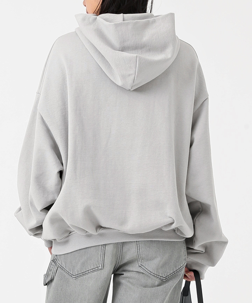 AP STUDIO（エーピーストゥディオ）の「【BRICKS&WOOD/ブリックス アンド ウッド】Script Logo Hoodie Pullover（パーカー・レディース・チャコールグレー・FREE）」の3枚目の写真