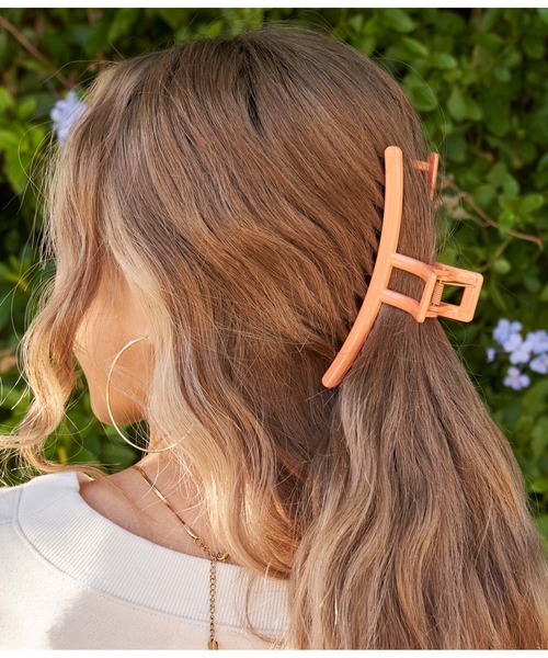 anap mimpi（アナップミンピ）の「カラー スクエア ビッグ バンスクリップ ヘアクリップ（バレッタ/ヘアクリップ・レディース・ラベンダー/オレンジ/ライトピンク/イエロー×グリーン/オフホワイト・FREE）」の5枚目の写真