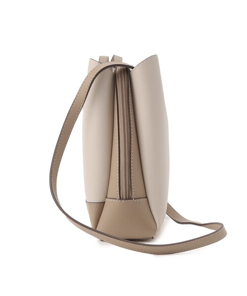 SHOO・LA・RUE（シューラルー）の「【軽量/大人カジュアル】 ふわっと軽い三層ショルダーバッグ（ショルダーバッグ・レディース・シルバー/ブラック/グレー系4/オレンジ/ブルー系その他/ベージュ系4・00）」の14枚目の写真