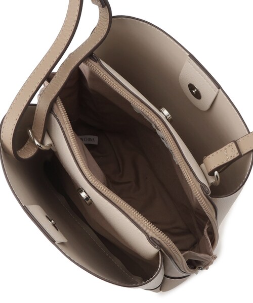 SHOO・LA・RUE（シューラルー）の「【軽量/大人カジュアル】 ふわっと軽い三層ショルダーバッグ（ショルダーバッグ・レディース・シルバー/ブラック/グレー系4/オレンジ/ブルー系その他/ベージュ系4・00）」の17枚目の写真