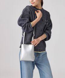 【軽量/大人カジュアル】 ふわっと軽い三層ショルダーバッグ