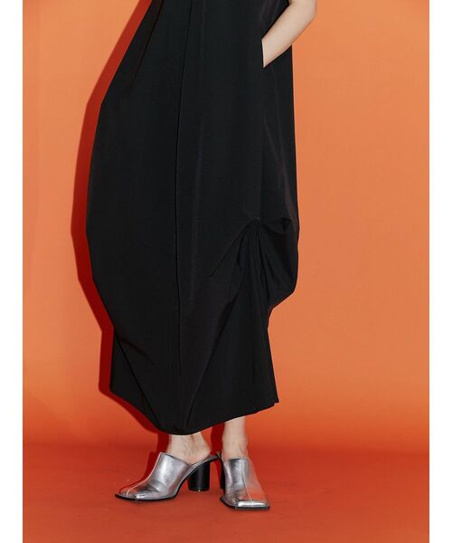 美品◾️UN3D. アンスリード　アーチコクーンワンピース　38 ブラック UN3D.（アンスリード）の「アーチコクーンワンピース