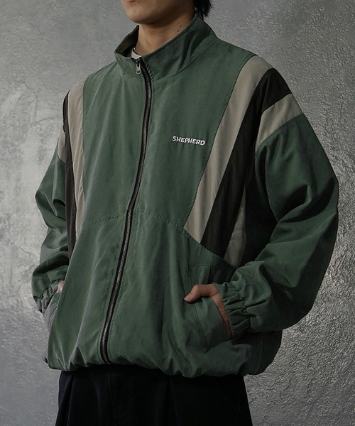 MinoriTY(マイノリティ)の「【MinoriTY select】ピーチスキン刺繍トラックジャケット メンズ ショート丈 秋服(ジャージ・メンズ・ネイビー/アイボリー/グリーン・L/M)」の3枚目の写真