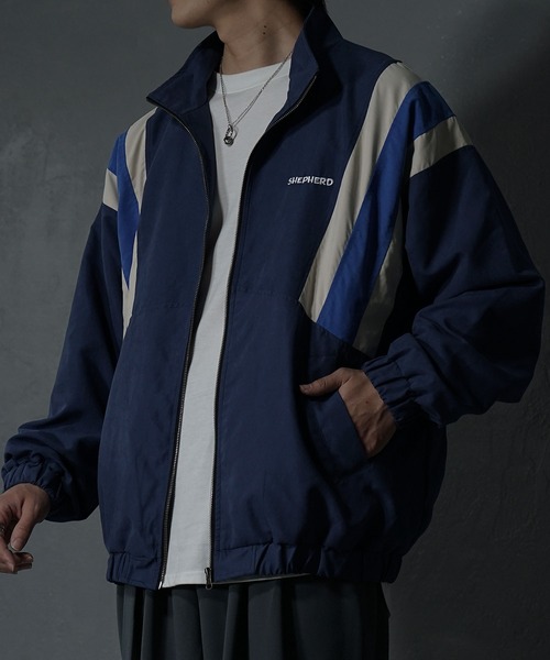 MinoriTY(マイノリティ)の「【MinoriTY select】ピーチスキン刺繍トラックジャケット メンズ ショート丈 秋服(ジャージ・メンズ・ネイビー/アイボリー/グリーン・L/M)」の7枚目の写真