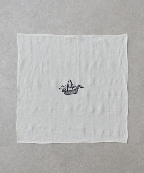 BEARDSLEY（ビアズリー）の「カゴと犬刺繍リネンクロス（その他小物・レディース・ベージュ/ホワイト・FREE）」の3枚目の写真
