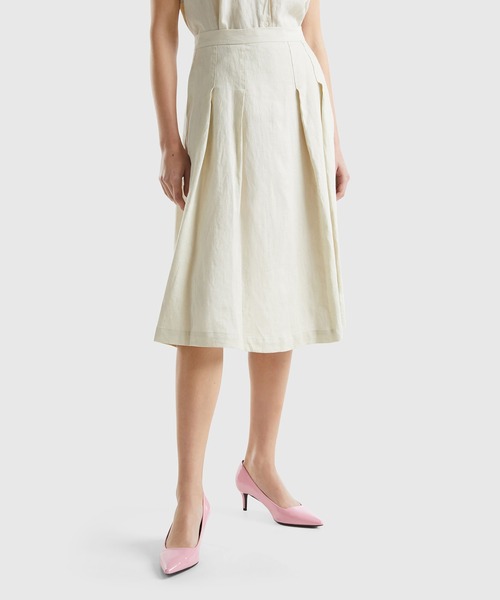 BENETTON (UNITED COLORS OF BENETTON)(ベネトンユナイテッドカラーズオブベネトン)の「リネン100%ミディ丈フレアスカート(スカート・レディース・ブラック/カーキ/ライトベージュ/ホワイト/ベージュ/イエロー・44/40/38/42/36)」の4枚目の写真