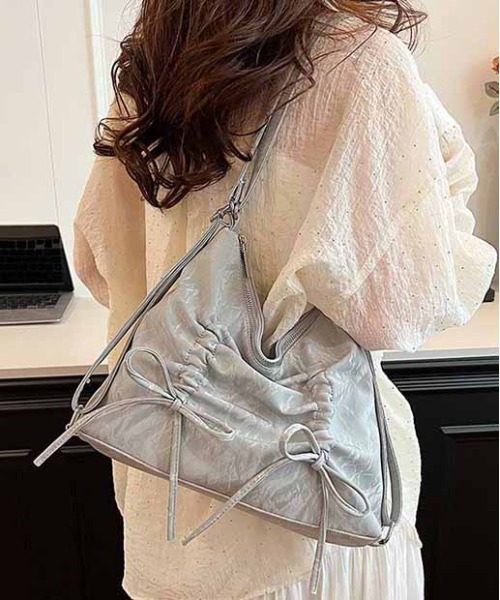 gossip！ロサンゼルス（ゴシップロサンゼルス）の「Y2K 【 10色展開 】   紐リボン バックパック/ショルダーバッグ / A4サイズ対応（ショルダーバッグ・レディース・ホワイト/ピンク/ブラック/シルバー/グリーン/ブラック系その他/グレー/アイボリー/ブルー/イエロー・FREE）」の6枚目の写真