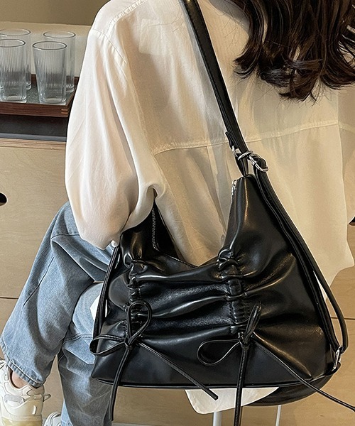 gossip！ロサンゼルス（ゴシップロサンゼルス）の「Y2K 【 10色展開 】   紐リボン バックパック/ショルダーバッグ / A4サイズ対応（ショルダーバッグ・レディース・ホワイト/ピンク/ブラック/シルバー/グリーン/ブラック系その他/グレー/アイボリー/ブルー/イエロー・FREE）」の19枚目の写真