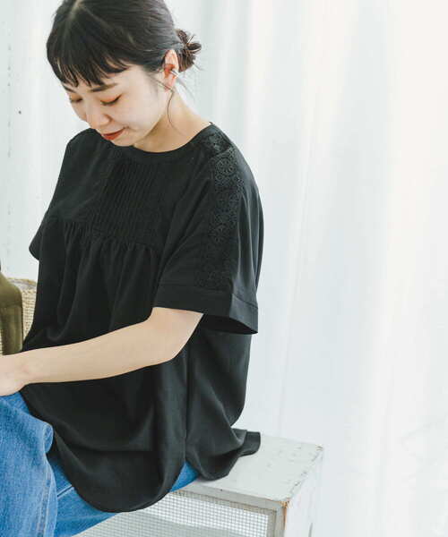 ITEMS URBANRESEARCH（アイテムズ アーバンリサーチ）の「ピンタックレースブラウス（シャツ/ブラウス・レディース・ベージュ/ブラック/ライトブルー/オフホワイト・FREE）」の12枚目の写真