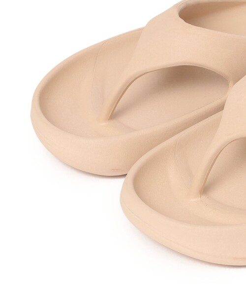 MEI（メイ）の「【WEB限定】MEI: 厚底 トング サンダル（サンダル・レディース・ベージュ/ブラック・SMALL/MEDIUM/LARGE）」の4枚目の写真