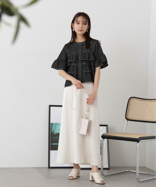 N.(N. Natural Beauty Basic)(エヌエヌナチュラルビューティーベーシック)の「◆◇フロントボタンラッフルブラウス(シャツ/ブラウス・レディース・オフホワイト/ブラック系その他/ライトブルー・MEDIUM)」の21枚目の写真