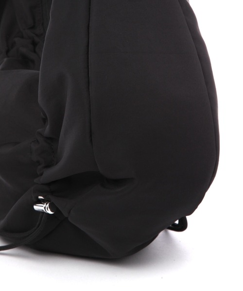 LAKOLE(ラコレ)の「フロントドロストミドルショルダーバッグ / 125599(ショルダーバッグ・レディース・ブラック/ホワイト/ライトグリーン/オフホワイト・FREE)」の9枚目の写真