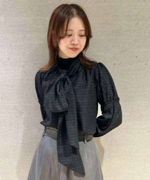 Lily Brown ボリュームボウタイブラウス LILY BROWN（リリーブラウン）の「ボリュームボウタイブラウス