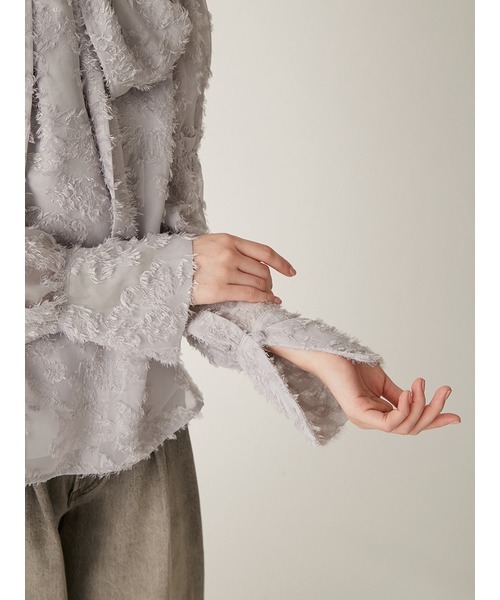 LILY BROWN（リリーブラウン）の「ボリュームボウタイブラウス（シャツ