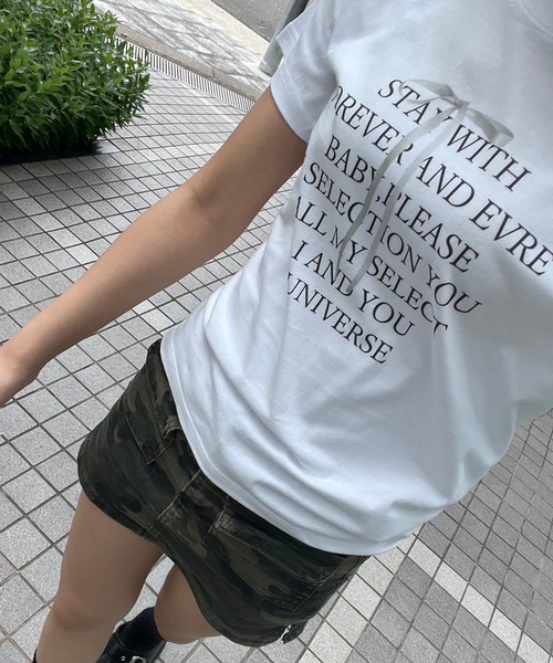fiere（フィエール）の「リボンデザイン英字タイト半袖Tシャツ（Tシャツ/カットソー・レディース・ホワイト・X-SMALL）」の2枚目の写真