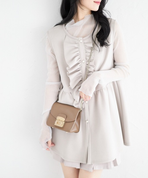 tocco closet（トッコ　クローゼット）の「【ZOZO限定】カットジョーゼットフロントフリルペプラムベスト（ベスト・レディース・ベージュ/ブラック/アイボリー・M）」の3枚目の写真