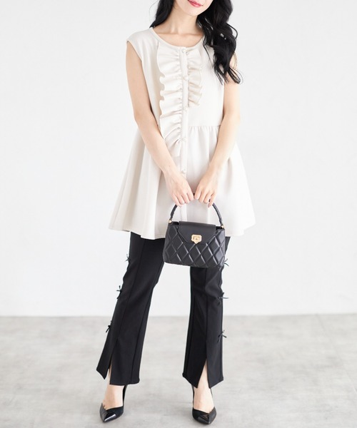 tocco closet（トッコ　クローゼット）の「【ZOZO限定】カットジョーゼットフロントフリルペプラムベスト（ベスト・レディース・ベージュ/ブラック/アイボリー・M）」の4枚目の写真