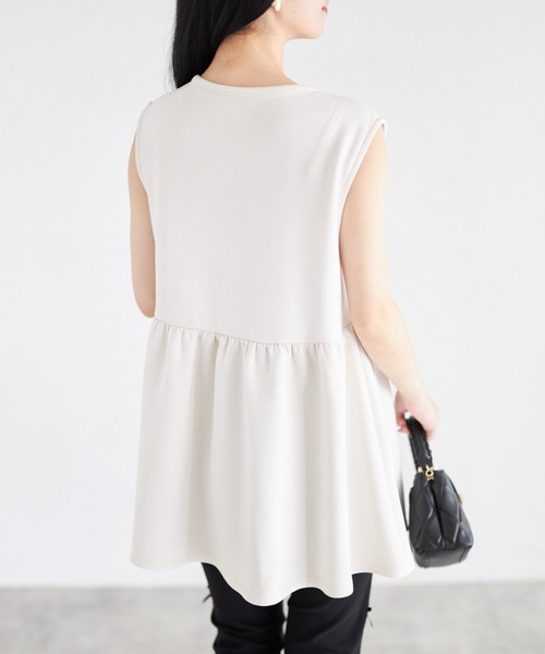 tocco closet（トッコ　クローゼット）の「【ZOZO限定】カットジョーゼットフロントフリルペプラムベスト（ベスト・レディース・ベージュ/ブラック/アイボリー・M）」の11枚目の写真