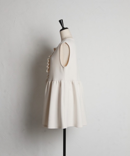 tocco closet（トッコ　クローゼット）の「【ZOZO限定】カットジョーゼットフロントフリルペプラムベスト（ベスト・レディース・ベージュ/ブラック/アイボリー・M）」の22枚目の写真
