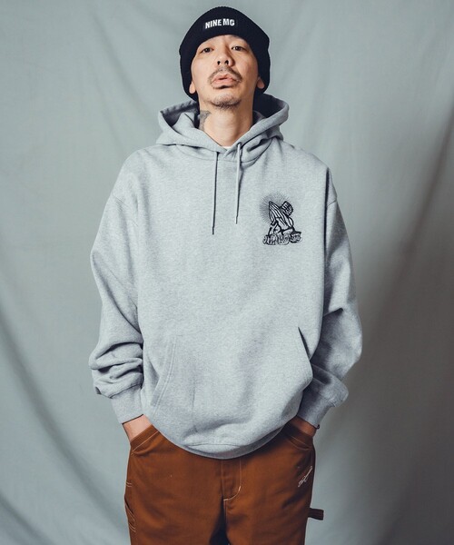 NineMicrophones(ナインマイクロフォンズ)の「Pray with the microphone PARKA(ベスト・メンズ・グレー/バーガンディー/ブラック・LARGE/MEDIUM/SMALL/XX-LARGE/X-LARGE)」の20枚目の写真