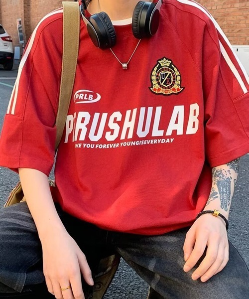 NOWLE(ノウル)の「【NOWLE】エンブレム ワッペン付き ライン柄 コットン ゲームシャツ(Tシャツ/カットソー・メンズ・ホワイト/ブラック/レッド・X-LARGE/LARGE/MEDIUM)」の3枚目の写真