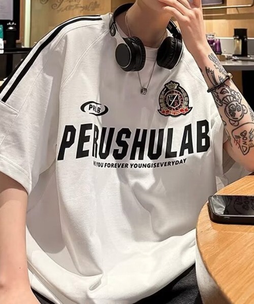 NOWLE(ノウル)の「【NOWLE】エンブレム ワッペン付き ライン柄 コットン ゲームシャツ(Tシャツ/カットソー・メンズ・ホワイト/ブラック/レッド・X-LARGE/LARGE/MEDIUM)」の2枚目の写真