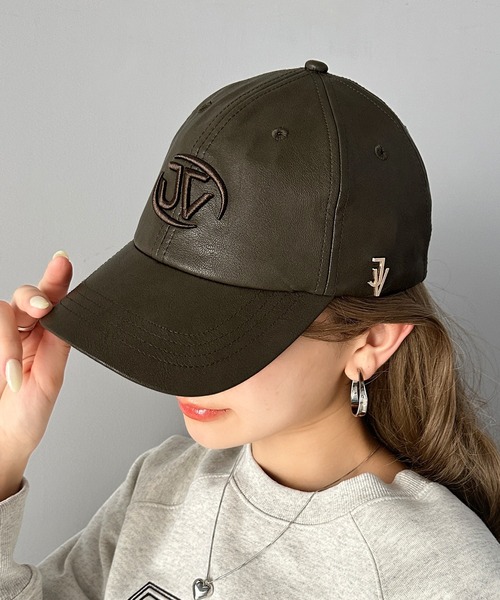 Java（ジャバ）の「《Javaジャバコラボ》インパクトを与える主役キャップ。フェイクレザーサイドロゴスタッズキャップ（キャップ・レディース・アイボリー/ブラック/ブラウン・ONE SIZE）」の3枚目の写真