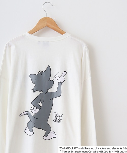 Tom&Jerry(トムアンドジェリー)の「Tom and Jerry Wide sleeve long-T / トムとジェリー オーバーサイズ ロングスリーブTシャツ unisex(Tシャツ/カットソー・メンズ・ホワイト系3/ホワイト系2/ホワイト系1/パープル/ベージュ/ブラック/オレンジ/杢グレー/オフホワイト/ダークグリーン/チャコールグレー/ネイビー/チャコール/ベージュ系2/グリーン系1/ブラック系1・L/M/XL)」の3枚目の写真