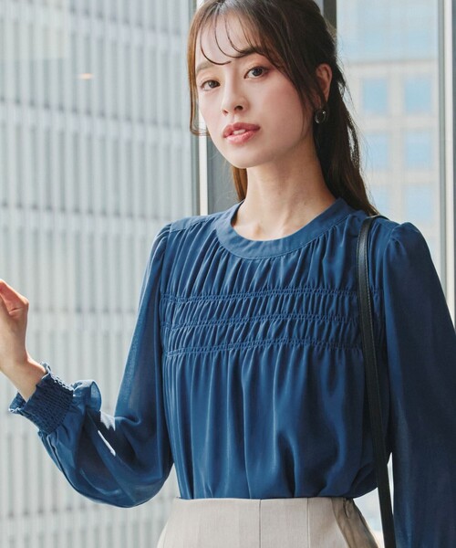 Tiaclasse(ティアクラッセ)の「シフォンシャーリングブラウス(シャツ/ブラウス・レディース・ブラック/オフホワイト/ピンク/ブルー・M/L)」の13枚目の写真