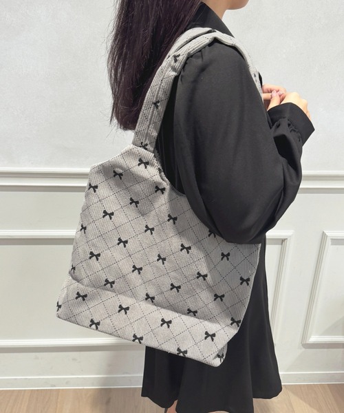 apres jour(アプレジュール)の「【apres jour×ARIAZ】コーデュロイリボン柄トートバッグ(トートバッグ・レディース・グレー/アイボリー・FREE)」の4枚目の写真