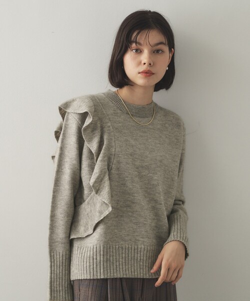 OPAQUE.CLIP（オペークドットクリップ）の「◆《美人百花掲載》アシメフリルミドルゲージニット【洗濯機洗い可】（ニット/セーター・レディース・グレー/ネイビー/ベージュ・38/36/40）」の2枚目の写真