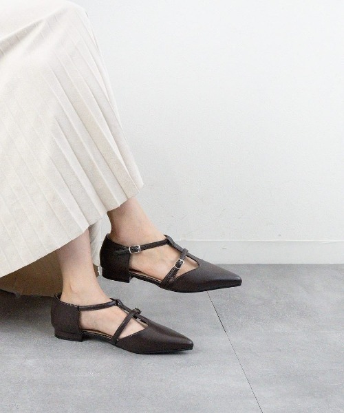 Fabby fabby(ファビィーファビィー)の「ポインテッドセパレートストラップパンプス(パンプス・レディース・シルバー/オフホワイト/ブラック/ブラウン・SMALL/MEDIUM/LARGE)」の3枚目の写真