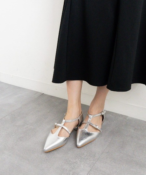 Fabby fabby(ファビィーファビィー)の「ポインテッドセパレートストラップパンプス(パンプス・レディース・シルバー/オフホワイト/ブラック/ブラウン・SMALL/MEDIUM/LARGE)」の4枚目の写真