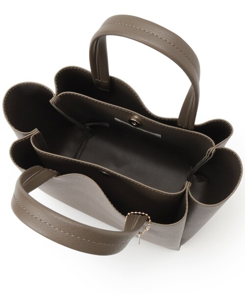 SHOO・LA・RUE（シューラルー）の「◆【軽量】一枚革風あおりトートバッグ（トートバッグ・レディース・シルバー/ブラウン系その他/ブラック/ライトグレー・00）」の13枚目の写真