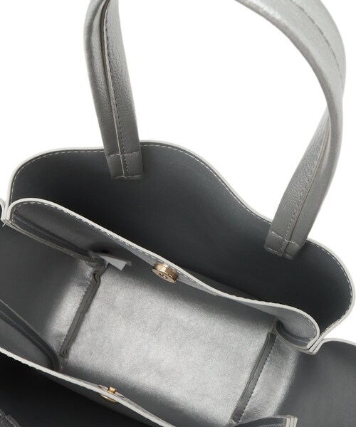 SHOO・LA・RUE（シューラルー）の「◆【軽量】一枚革風あおりトートバッグ（トートバッグ・レディース・シルバー/ブラウン系その他/ブラック/ライトグレー・00）」の15枚目の写真