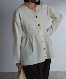 each（イーチ）の「ペプラムシルエットゴールド釦カーディガン（カーディガン/ボレロ）」