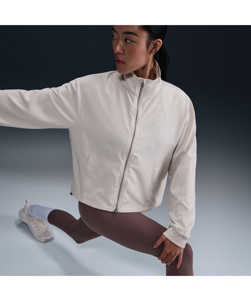 NIKE（ナイキ）の「ナイキ NIKE ナイキ  ワン DF ジャケット OPP2（ブルゾン・レディース・ライトグレー/サンドグレー・S/M/L/XL）」の7枚目の写真