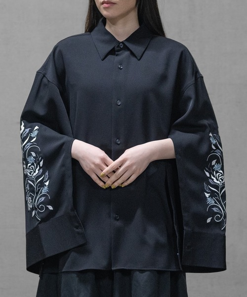 Naive magic（ナイーブマジック）の「【a】〔Naive magic〕フラワーエンブロイダリー アームスリットシャツ（シャツ/ブラウス・メンズ・ホワイト/ブラック・LARGE/MEDIUM）」の14枚目の写真